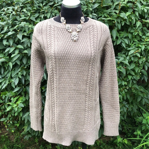 GAP Sweaters - GAP cable knit chunky sweater EUC!!